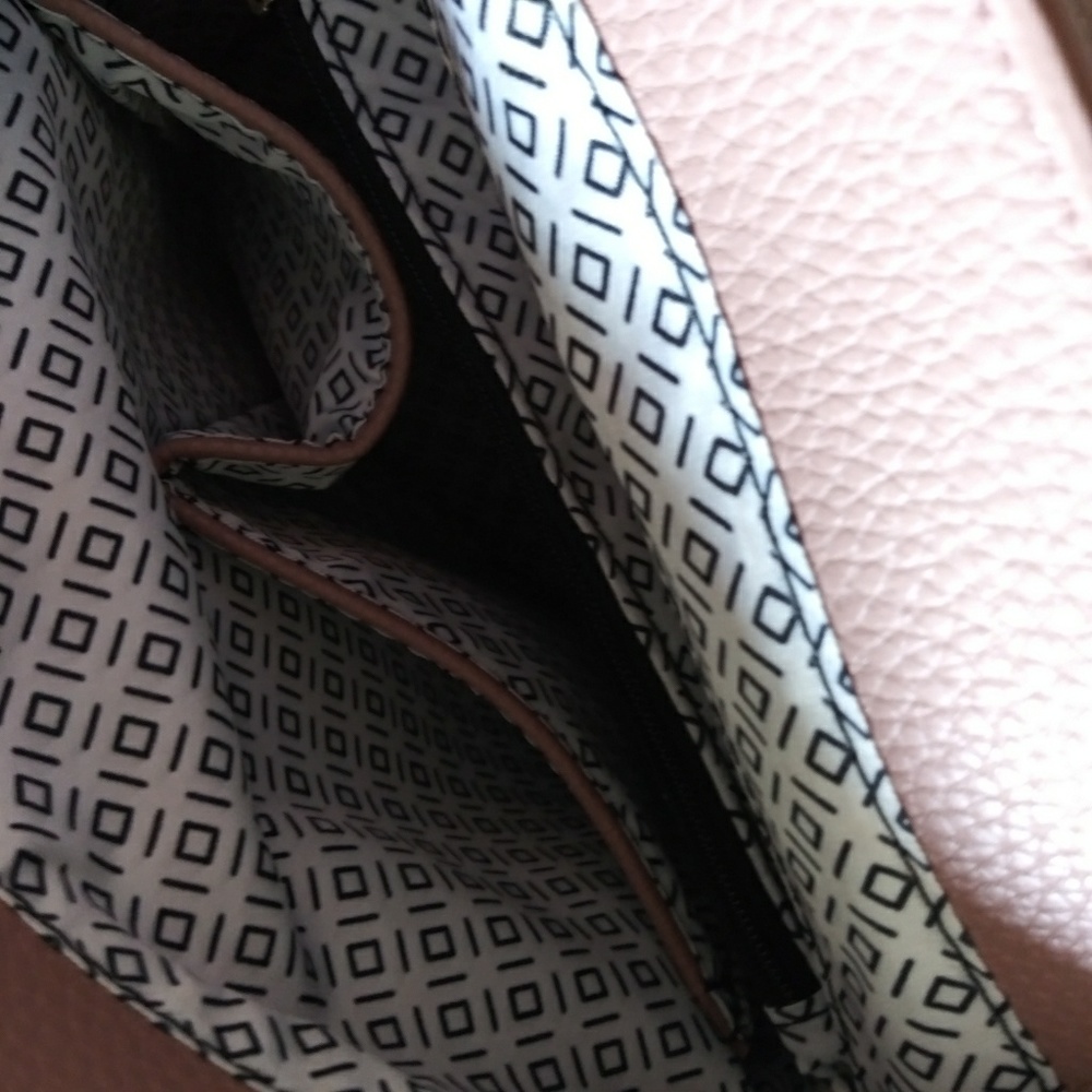 NWT MIZTIQUE CONVERTIBLE VEGAN BACKPACK BAG - Picture 6 of 7